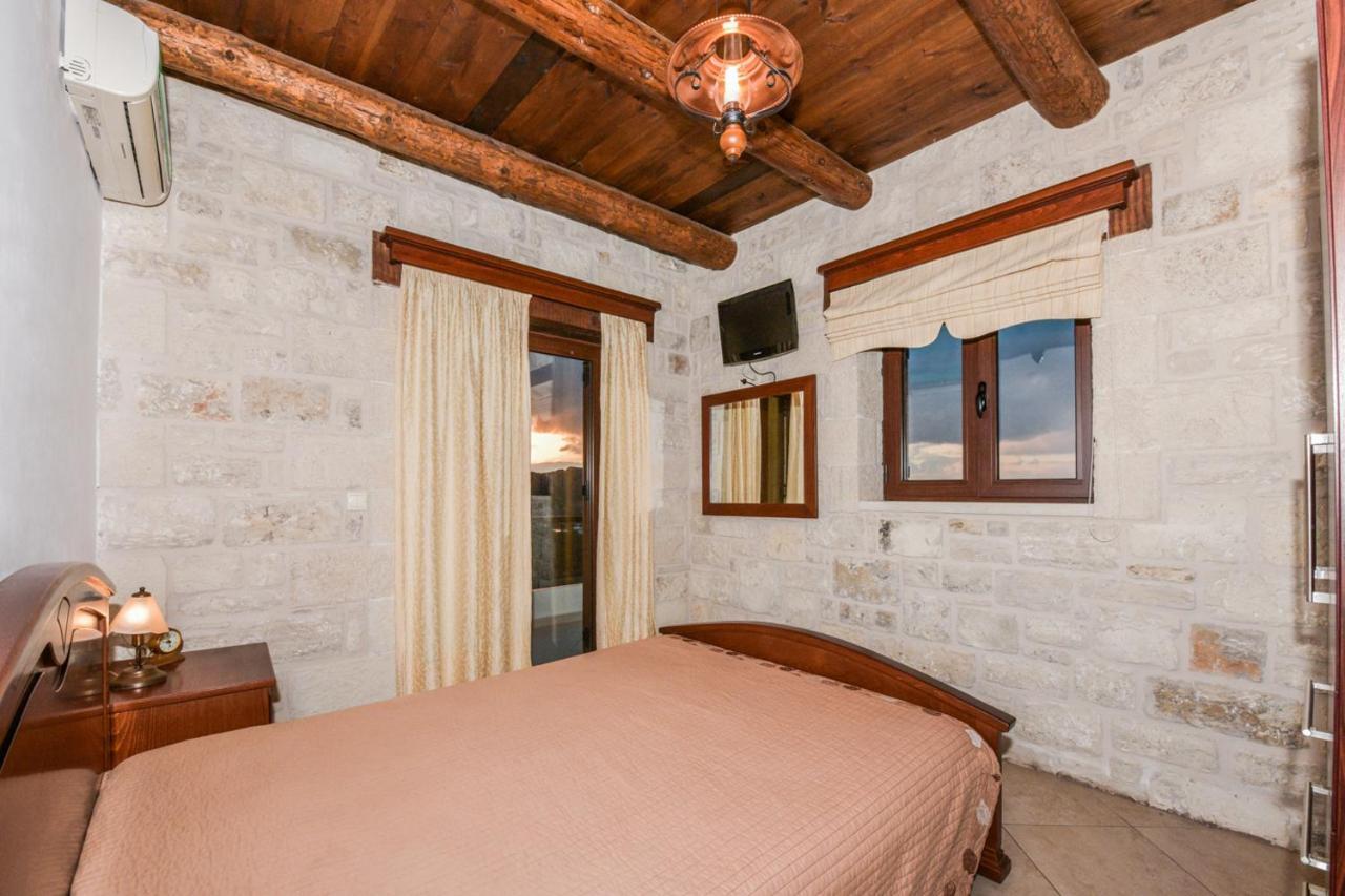 Ariadni Apartments Sfinárion Екстериор снимка