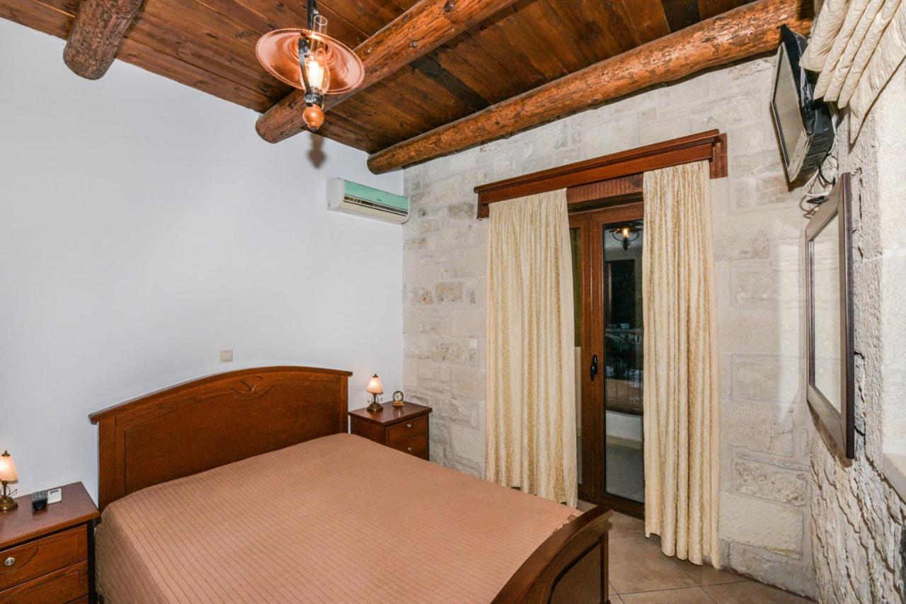 Ariadni Apartments Sfinárion Екстериор снимка